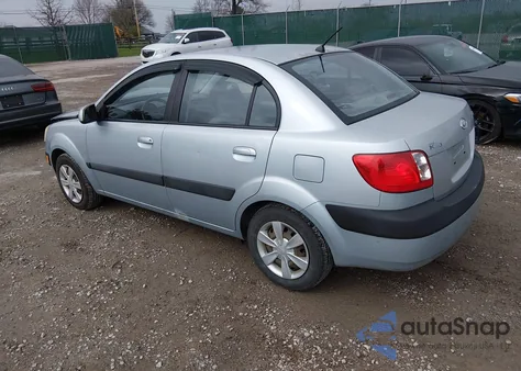 2006 Kia Rio Lx z USA, uszkodzony, nr VIN KNADE123066082654